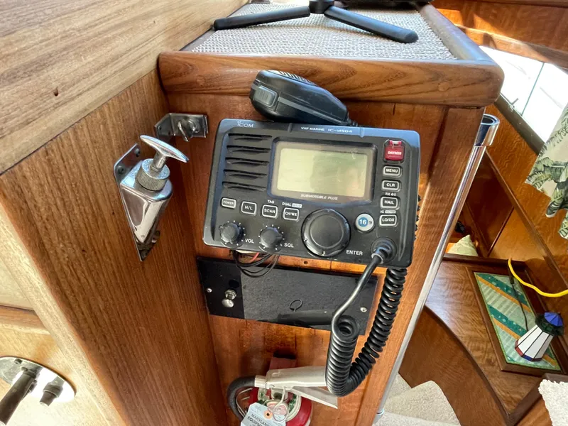 Slide: The Image of ICOM VHF Radio - 35
