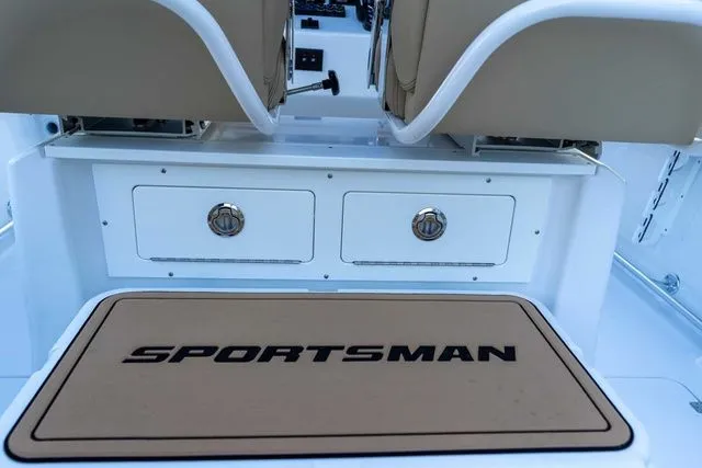 Slide: The Image of Sportsman Heritage 261 Center Console 2026 - 60