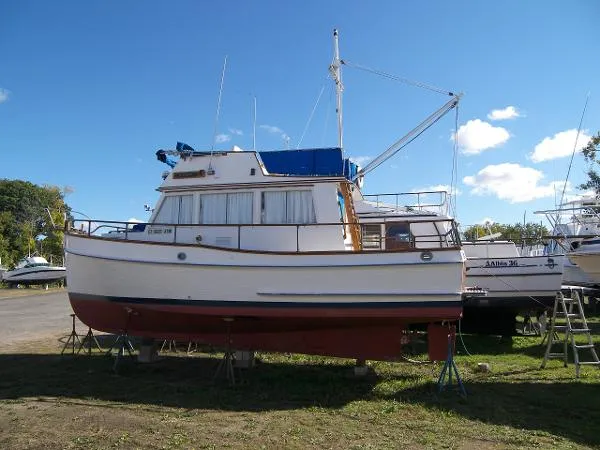 Slide: The Image of Grand Banks 32 Sedan 1978 - 3