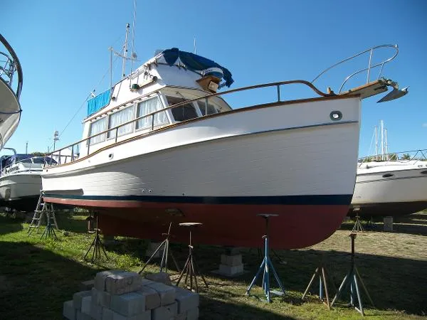 Slide: The Image of Grand Banks 32 Sedan 1978 - 4