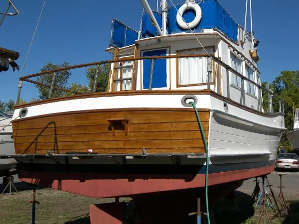 Slide: The Image of Grand Banks 32 Sedan 1978 - 5