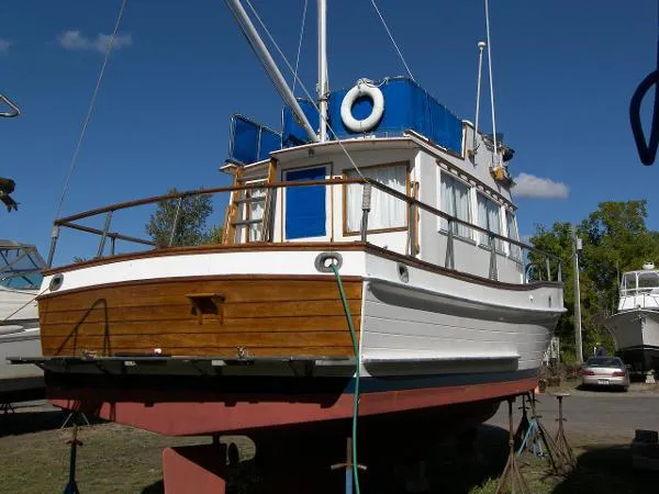 Slide: The Image of Grand Banks 32 Sedan 1978 - 6