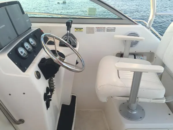 Slide: The Image of Boston Whaler 275 Conquest 2002 - 10