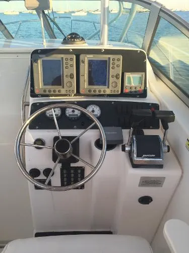 Slide: The Image of Boston Whaler 275 Conquest 2002 - 9