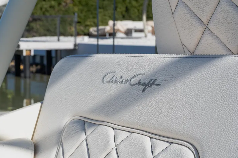 Slide: The Image of Luxurious white leather seat on 2018 Chris-Craft Calypso 26 boat. - 24