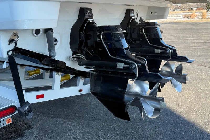 Slide: The Image of 2007 Formula 280 Bowrider boat with dual propellers and Mercury outdrives. - 39