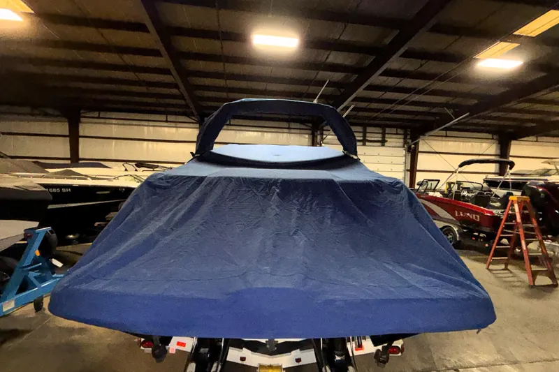 Slide: The Image of 2007 Formula 280 Bowrider covered in blue tarp inside a storage facility. - 45