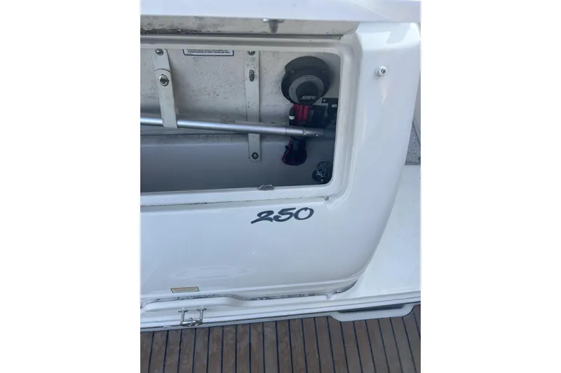 Slide: The Image of Sea Ray 250 Amberjack 2007, boat engine compartment view. - 21