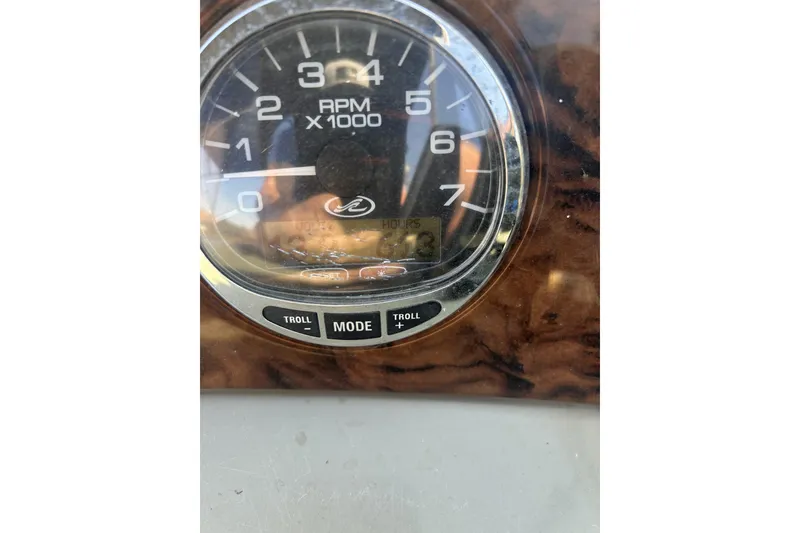 Slide: The Image of Tachometer of 2007 Sea Ray 250 Amberjack showing RPM. - 24