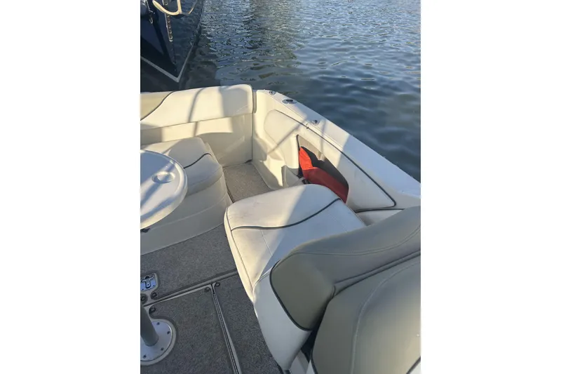 Slide: The Image of Interior of 2007 Sea Ray 250 Amberjack with seating area. - 8