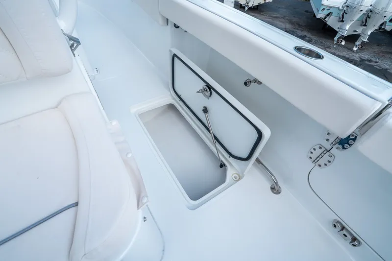 Slide: The Image of Sea Hunt Gamefish 28 Coffin Box 2026 - 15