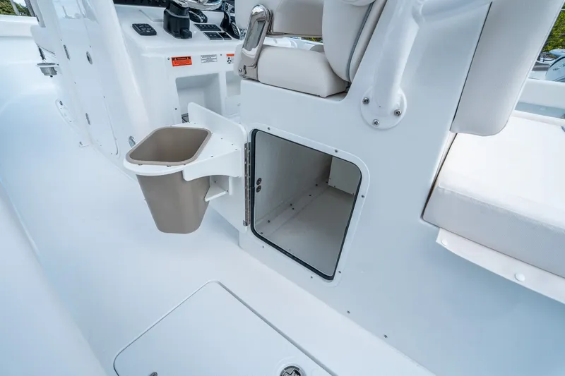 Slide: The Image of Sea Hunt Gamefish 28 Coffin Box 2026 - 17