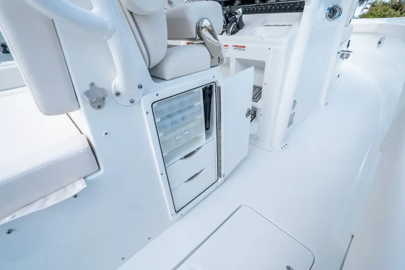 Slide: The Image of Sea Hunt Gamefish 28 Coffin Box 2026 - 16