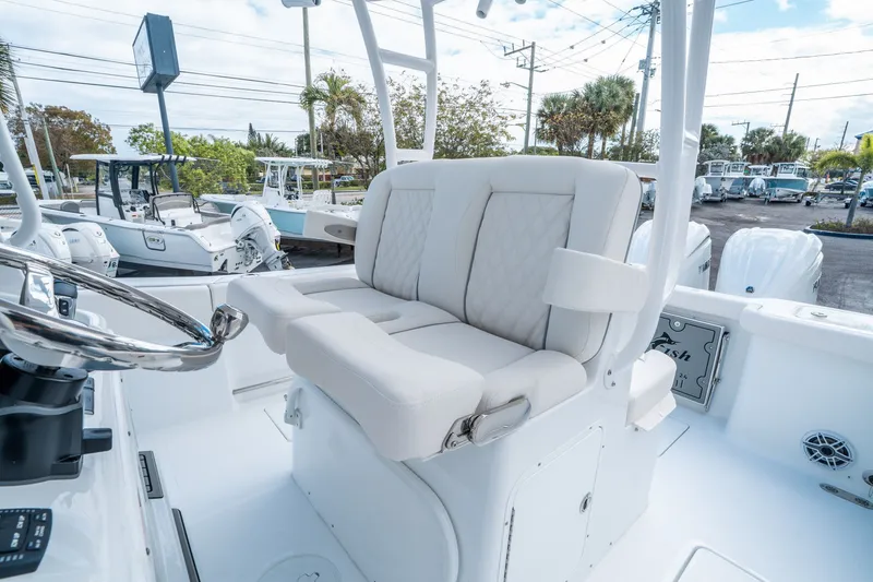 Slide: The Image of Sea Hunt Gamefish 28 Coffin Box 2026 - 21