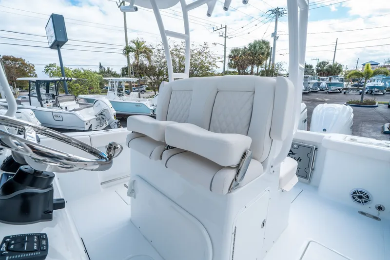 Slide: The Image of Sea Hunt Gamefish 28 Coffin Box 2026 - 20