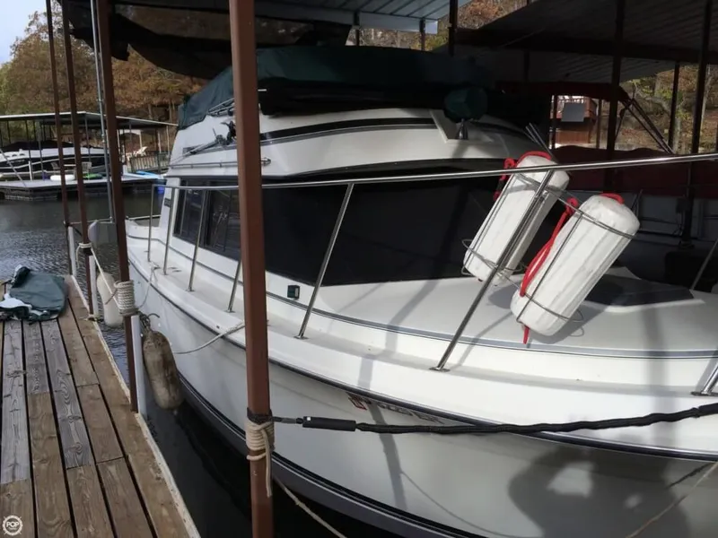 Slide: The Image of Carver Yachts Voyager 2827 1985 - 1
