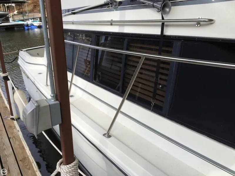 Slide: The Image of Carver Yachts Voyager 2827 1985 - 10
