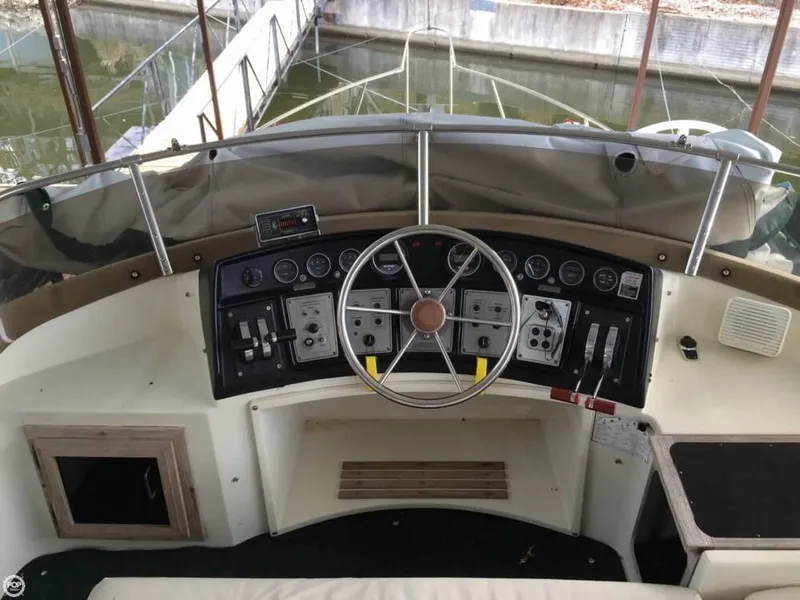 Slide: The Image of Carver Yachts Voyager 2827 1985 - 2