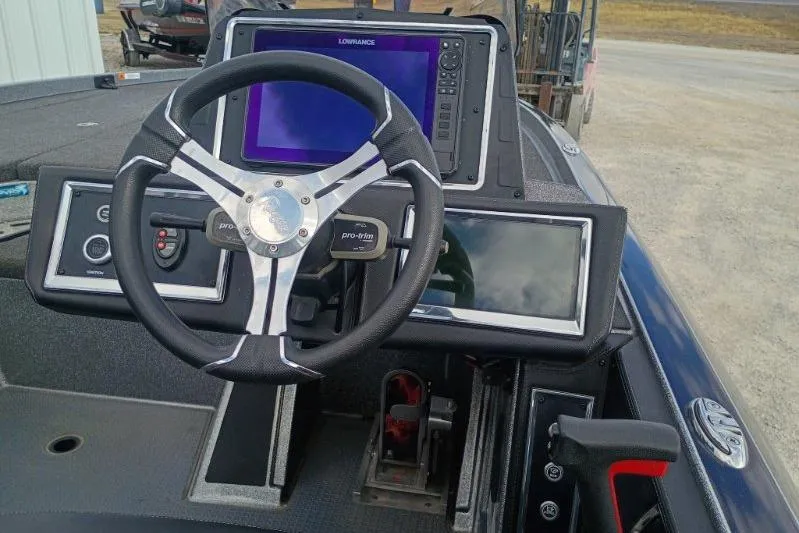 Slide: The Image of Steering console of 2022 Ranger Z520R boat with navigation display and controls. - 6