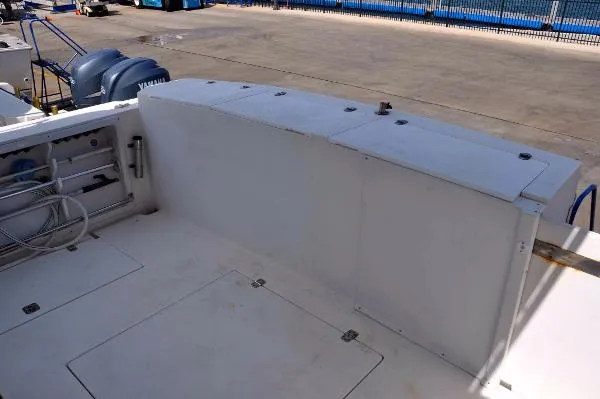 Slide: The Image of Albin 35 Command Bridge 2006 - 8