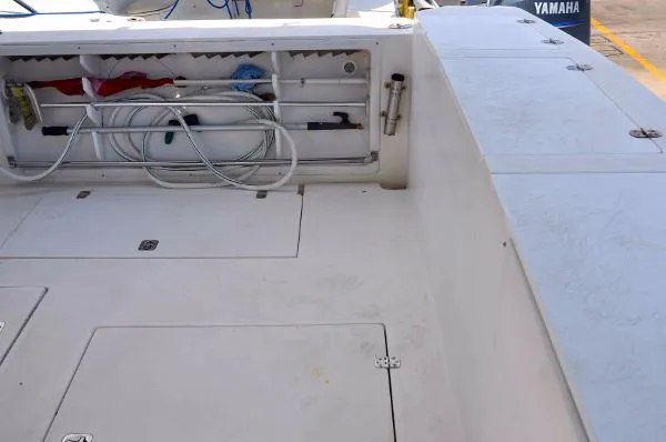 Slide: The Image of Albin 35 Command Bridge 2006 - 9