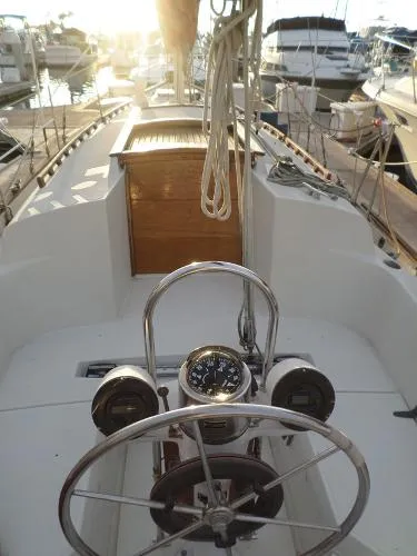 Slide: The Image of Pacific Seacraft 31 Cutter 1989 - 4