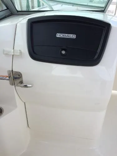 Slide: The Image of Robalo 247 2014 - 10
