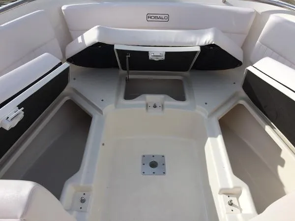 Slide: The Image of Robalo 247 2014 - 6