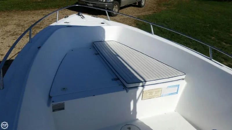 Slide: The Image of Sea Strike 205 Center Console 2000 - 2