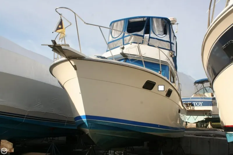 Slide: The Image of Carver Yachts 3227 Convertible 1988 - 1