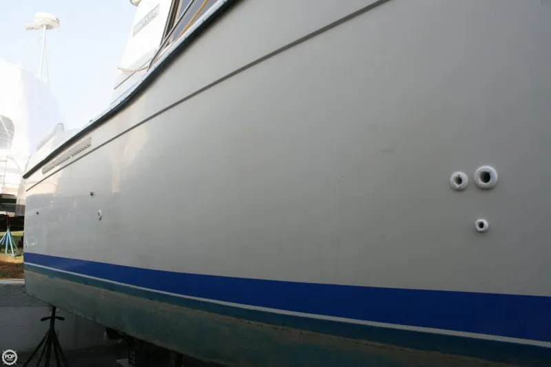 Slide: The Image of Carver Yachts 3227 Convertible 1988 - 10