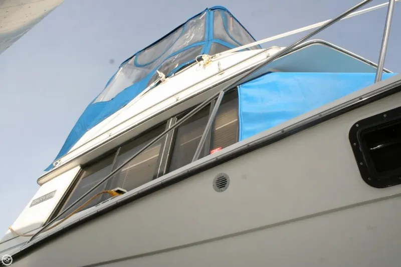 Slide: The Image of Carver Yachts 3227 Convertible 1988 - 11