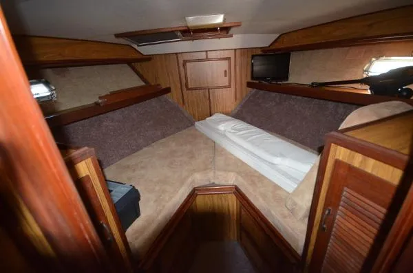 Slide: The Image of Viking 35 Convertible 1981 - 8