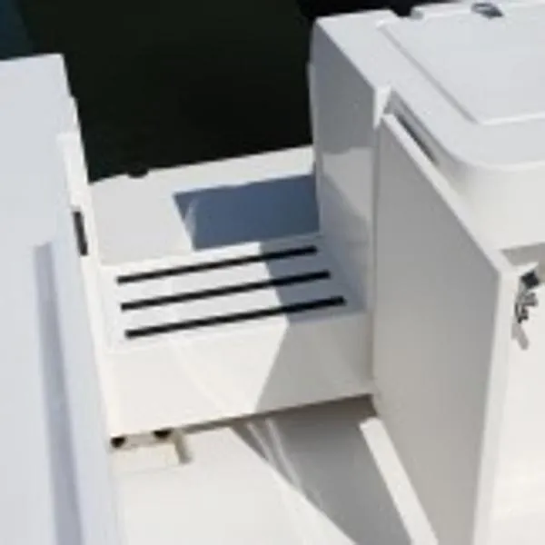 Slide: The Image of Parker Marine 2520 XLD Sport Cabin 2016 - 9