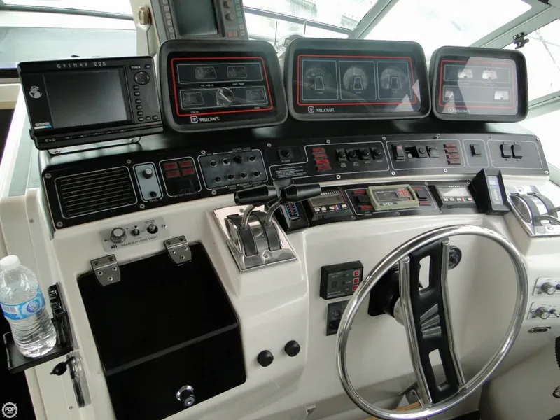 Slide: The Image of Wellcraft 43 Portofino 1987 - 10