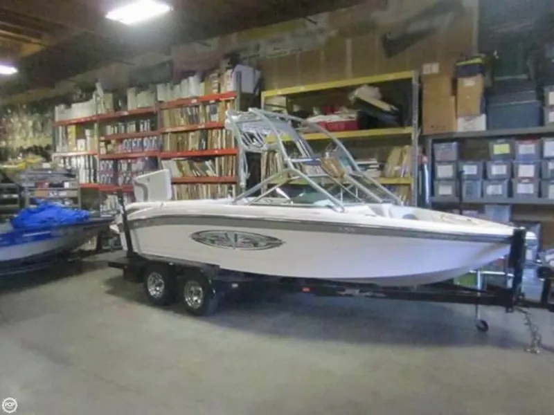 Slide: The Image of Correct Craft Air Nautique SV-211 Limited 2005 - 1