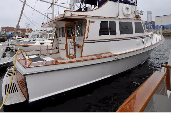 Slide: The Image of Jarvis Newman 38 Flybridge Cruiser 1984 - 10