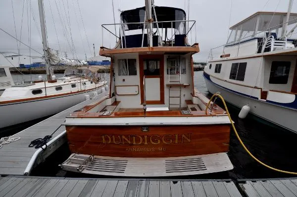 Slide: The Image of Jarvis Newman 38 Flybridge Cruiser 1984 - 11