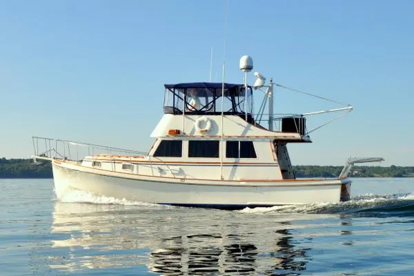Slide: The Image of Jarvis Newman 38 Flybridge Cruiser 1984 - 3