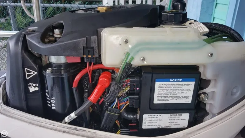 Slide: The Image of Dolphin 16 Renegade Pro 2000 - 7