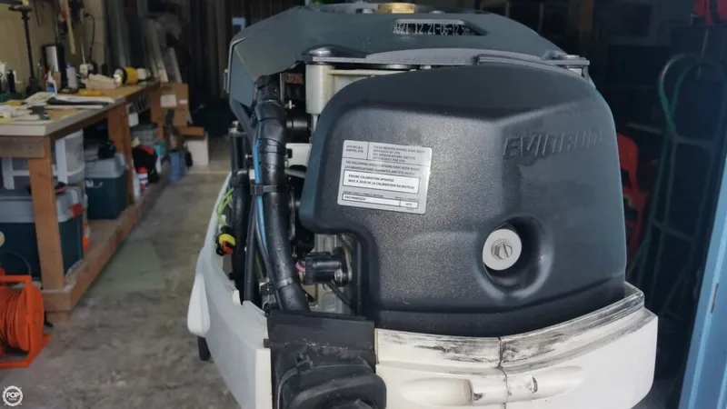 Slide: The Image of Dolphin 16 Renegade Pro 2000 - 9