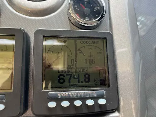 Slide: The Image of Volvo Penta engine hours display showing 674.8 hours on a 2008 Marquis 40 SC. - 29