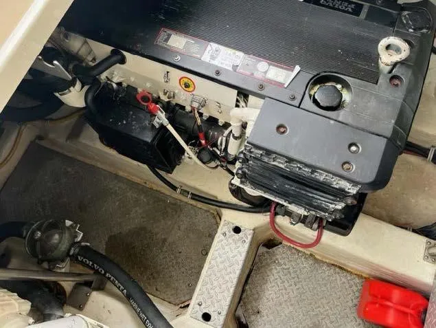 Slide: The Image of Engine compartment of a 2008 Marquis 40 SC boat. - 33