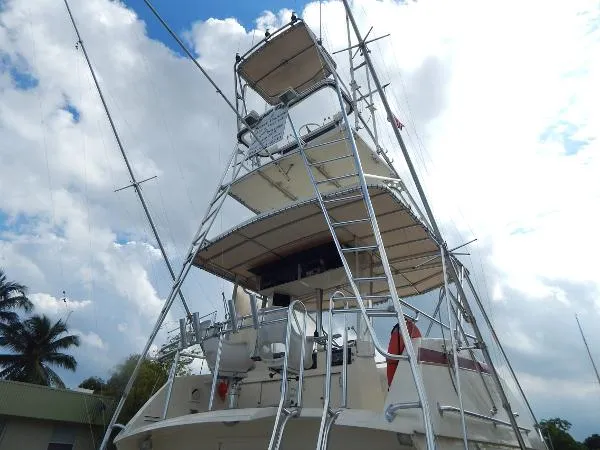 Slide: The Image of Hatteras 46 Convertible 1977 - 2