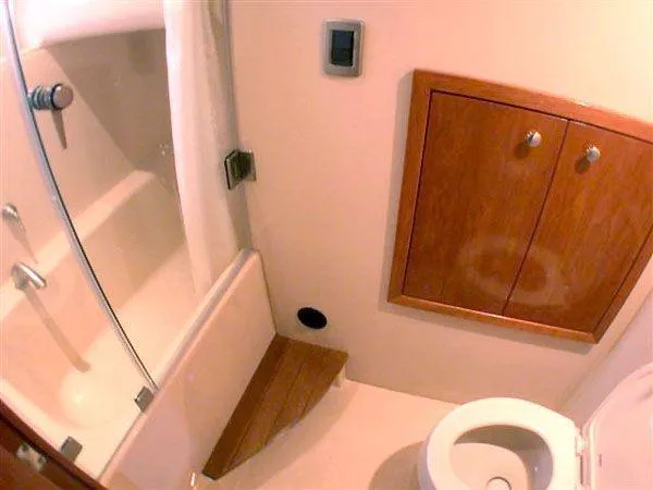 Slide: The Image of Meridian 580 Pilothouse 2006 - 6