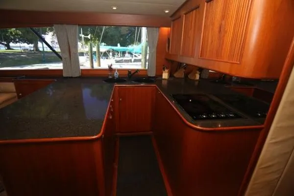 Slide: The Image of T & D Hatteras/Bertram/Viking Sportfish 1992 - 10