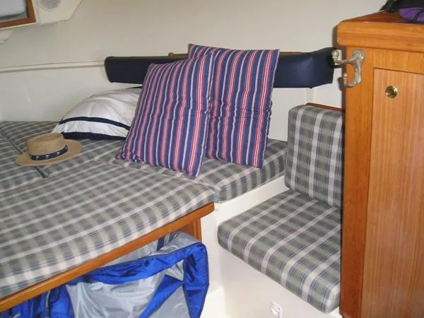 Slide: The Image of Mainship Pilot 30 Sedan 1999 - 3