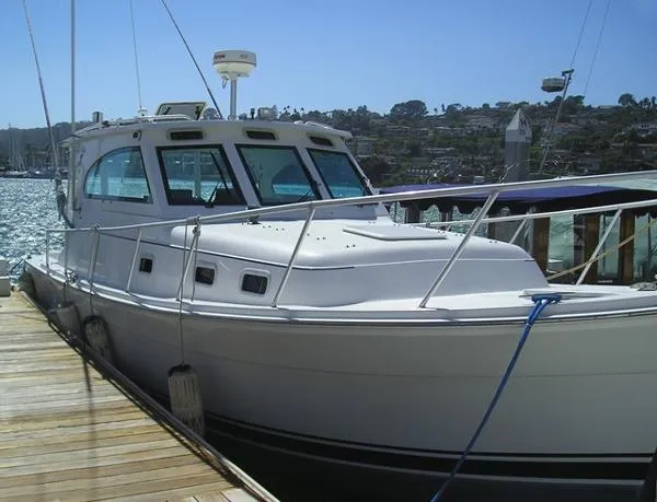 Slide: The Image of Mainship Pilot 30 Sedan 1999 - 6
