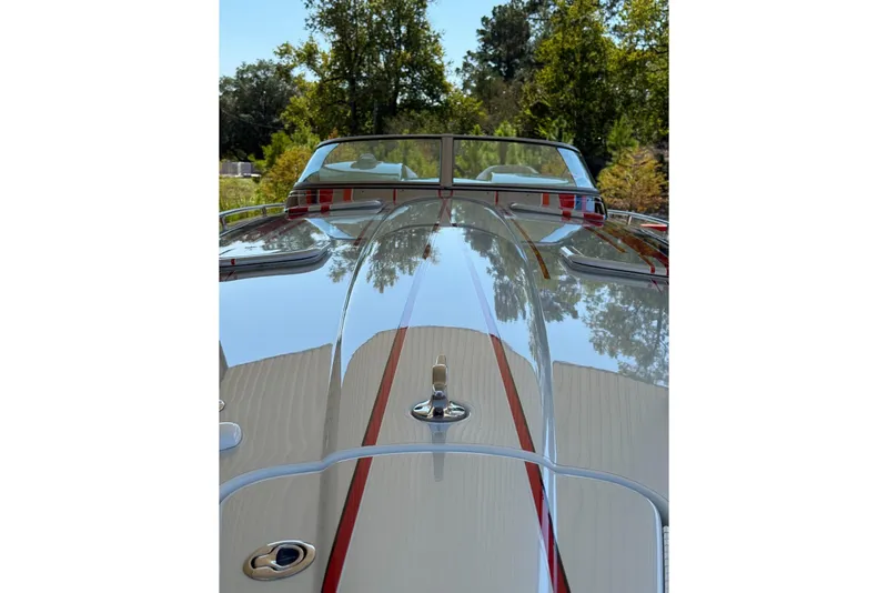 Slide: The Image of 2007 Formula 353 FASTech boat with sleek design and reflective surface. - 6