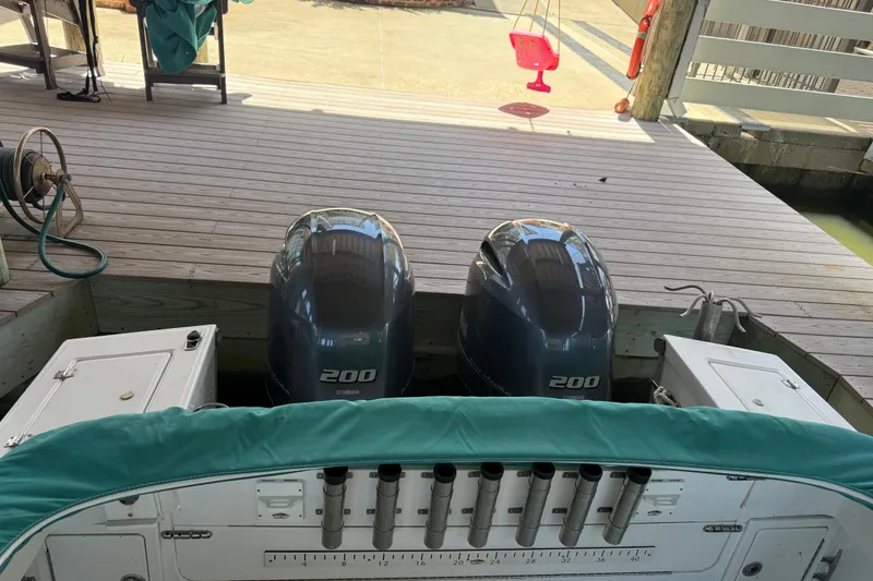 Slide: The Image of 2002 Regulator 23 Classic boat with twin Yamaha 200 engines at dock. - 11